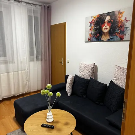 Preis Stadtoase Hbf Am Bahnhof Fuer Max 3 Personen Mit Boxspringbetten Schlafcouch Kueche Und 2x Tv