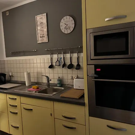 Preis Stadtoase Hbf Am Bahnhof Fuer Max 3 Personen Mit Boxspringbetten Schlafcouch Kueche Und 2x Tv